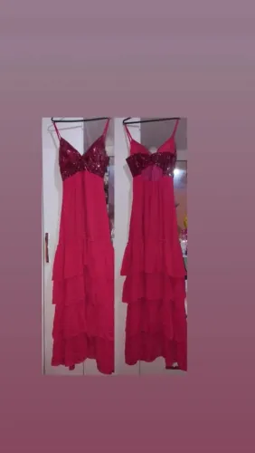 Vestido de Festa Longo com Detalhes em Paetê