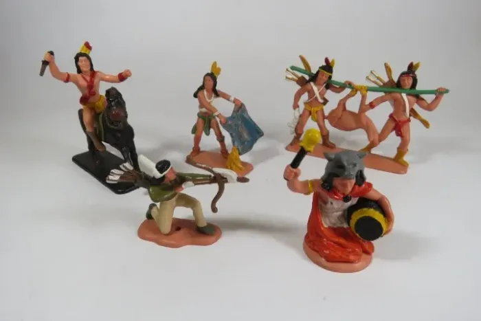 BRINQUEDO - FORTE APACHE GULLIVER - Lote 02 com 06 (seis) Índios (um deles duplo) e 01 (ca