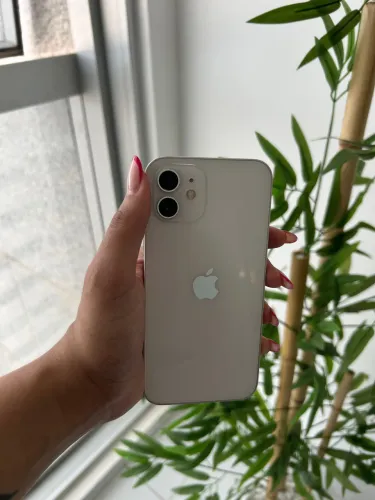 iPhone 12 64 gigas com detalhes