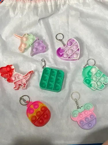 Chaveiros e pulseira pop it