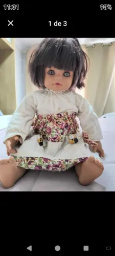 Boneca antiga italiana com vestido floral