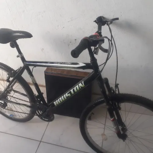 Bike hostoun pra sair logo