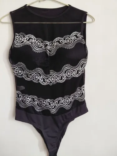 Body preto com renda