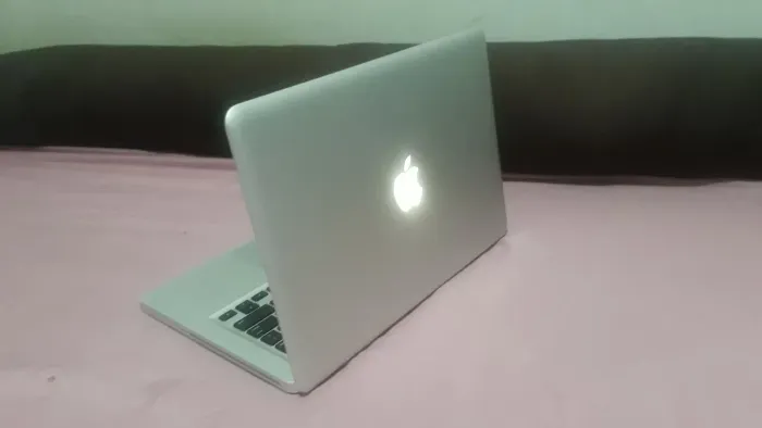 MacBook Pro - Apple