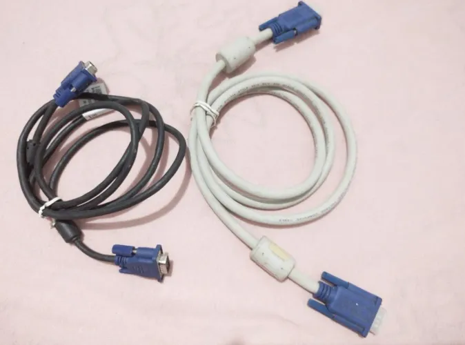 Vendo dois cabos para computador 