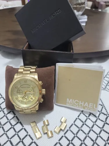 Relogio original Michael Kors com manual, caixa, almofada e alargador de pulseira.