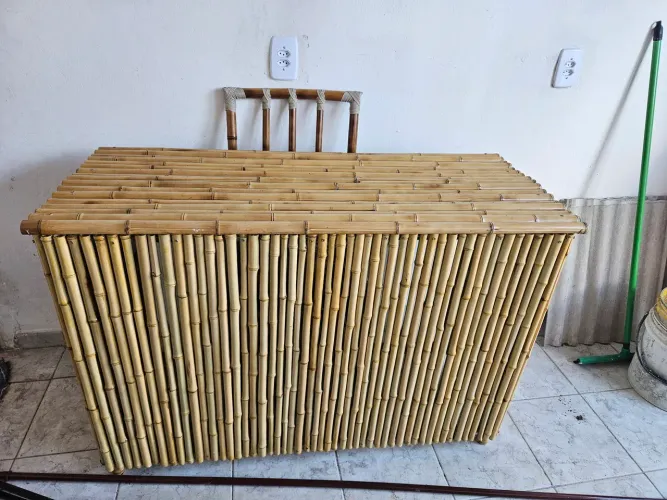 Mesa de bambu artesanal