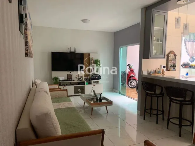Casa à venda, 3 quartos, Novo Mundo - Uberlândia/MG - Rotina Imobiliária