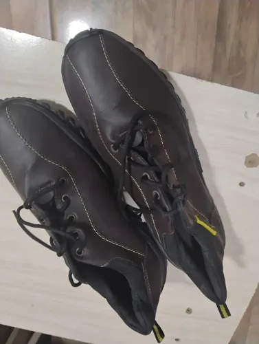 Sapatos de Couro Marrons