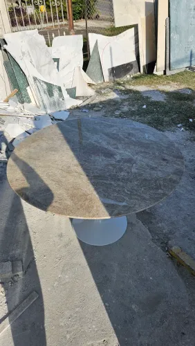 Fabricamos base saarinen tulipa + tampo redondo 120cm quartzo taj mahal
