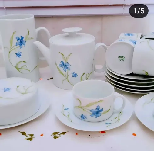 Jogo de Chá e Café em Porcelana com Flores - Novo