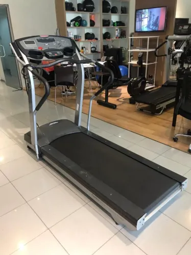 Esteira Elétrica Life Fitness T3 Seminovo