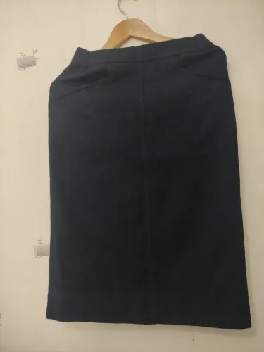LUCIENNE PHILLIP PARIS SAIA LÃ TAM 42 75,00<br>ALTURA 71CM<br>CINTURA 40CM<br>QUADRIL 52CM<br>Preto
