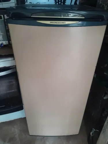 Vende um freezer vertical prosdocimo foncionando 