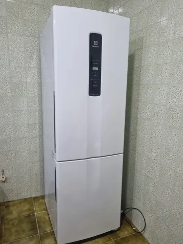 Geladeira Electrolux Inverter 400L - Super Econômica e Nova!