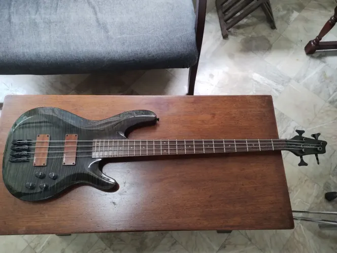 Só venda. Baixo Condor XB-640A ATIVO Braço inteiriço 