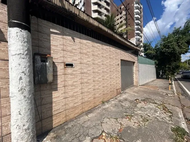 Vendo casa na Av. Darcy Vargas, próximo ao Amazonas Shopping - Documentada