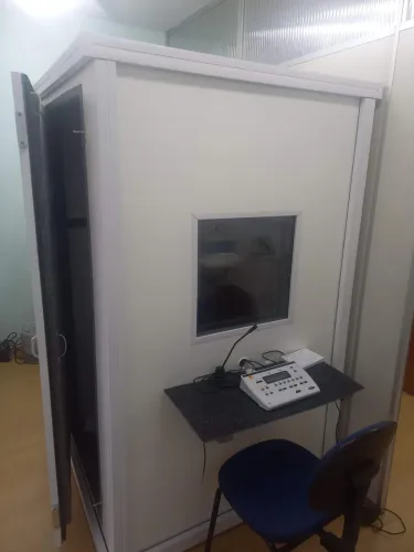 Cabine Acústica para Testes Auditivos