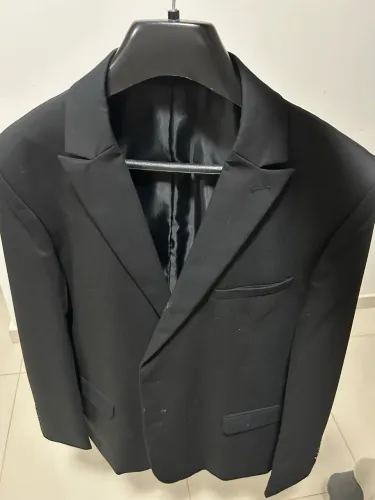 Terno Preto (Marca Gentleman) Veste um tamanho GG de 1.81m