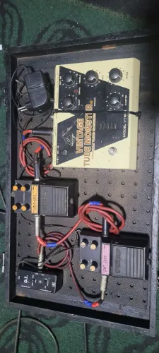 Maleta completa com Pedais e fonte e IR saída xlr