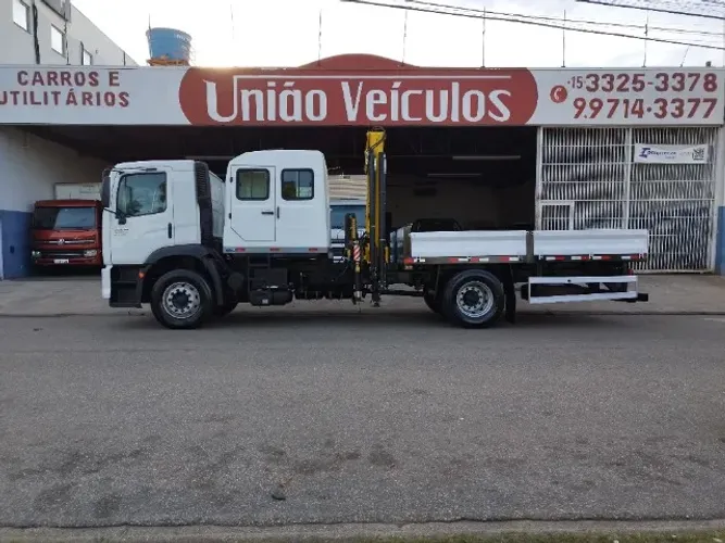 Volkswagen Constellation 17.210 (Munck + Cabine Suplementar + Carroceria)