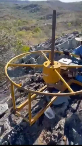 Máquina de sondagem de rocha