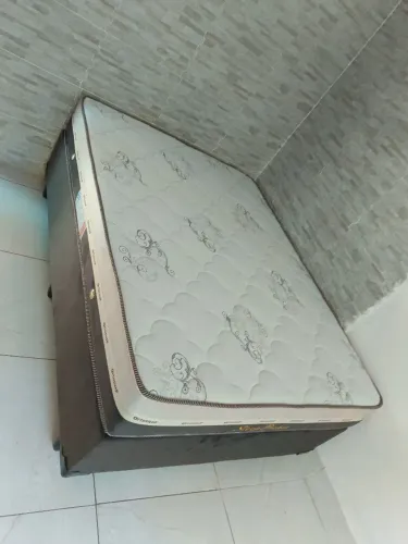 Colchão casal molas ensacadas com a base