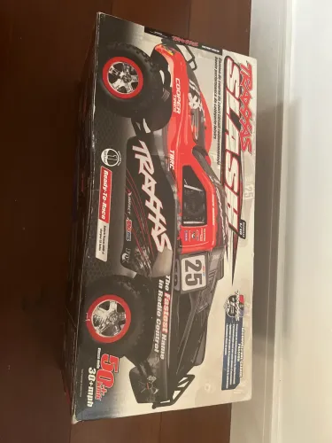 Carro controle remoto traxxas Slash lacrado