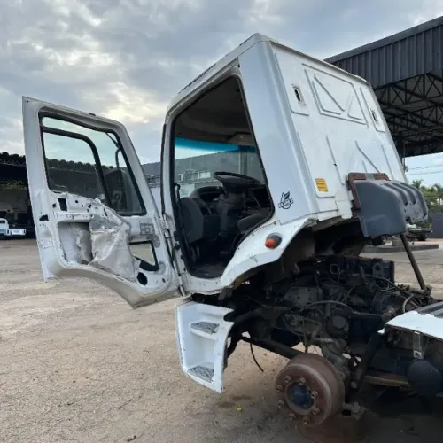 Cabine Ford Cargo 1319 - Panda