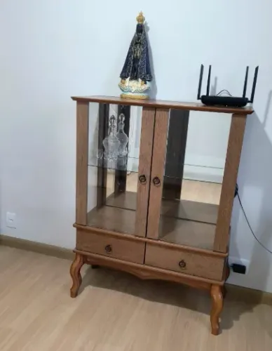Cristaleira com portas de vidro - ótimo estado