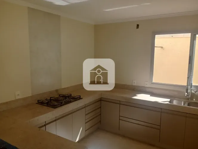 Casa para locação no bairro Jardim Karaíba