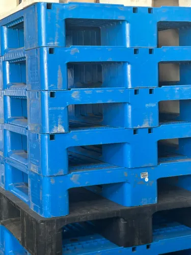 Paletes plásticos Reforçados