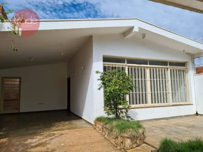Casa Térrea á Venda de 03 Quartos no Jardim Sumaré em Ribeirão Preto com Edícula.