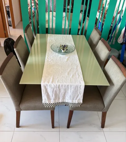 Mesa com 6 cadeiras para sala de jantar