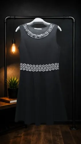 Vestido preto facinelli tamanho P. Vestido no estilo Taylor Swift