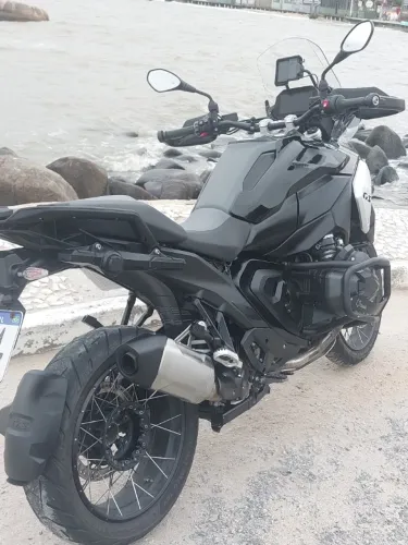 GS 1300 Triple black com acessórios (nova)