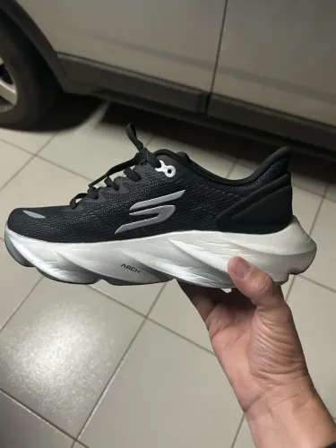 Tênis De Corrida Masculino Skechers Aero Burst Preto/branco