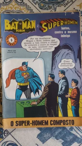 Gibi Batman e Super Homem Ebal
