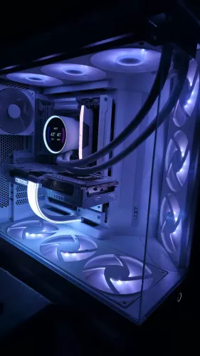 PC GAMER FULL NZXT R7 7800X3D 9060XT 16GB