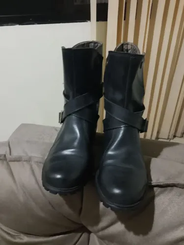 Bota preta 
