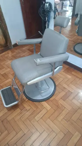 Vendo Cadeira Hidráulica pra Salão de Beleza. 