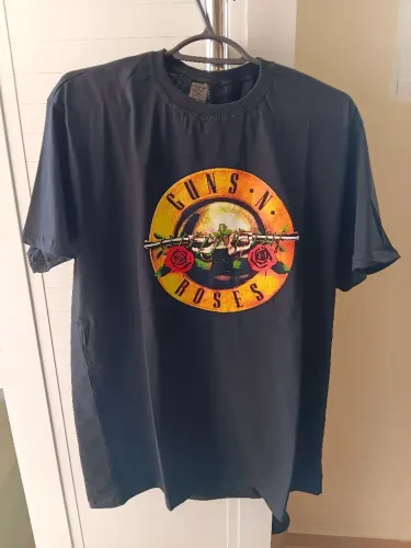 Diversas Camisetas de Bandas Unisex - Cor Preta (Várias Disponíveis)