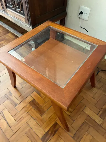 Mesinha de canto madeira com vidro 