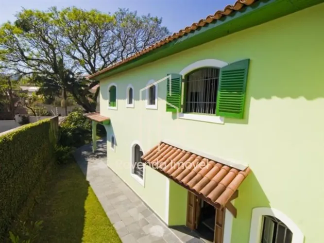 Sobrado Residencial de 760m² com 4 dormitórios 4 suítes 6 banheiros 6 vagas no Morumbi.
