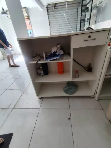 1Balcão para loja , 1prateleira,1 nicho