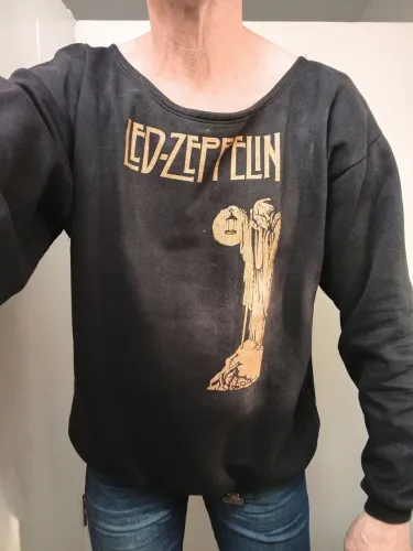 Moleton raro GG do Led Zeppelin c/ gola aberta bem quente bom estado Valor não abaixa +