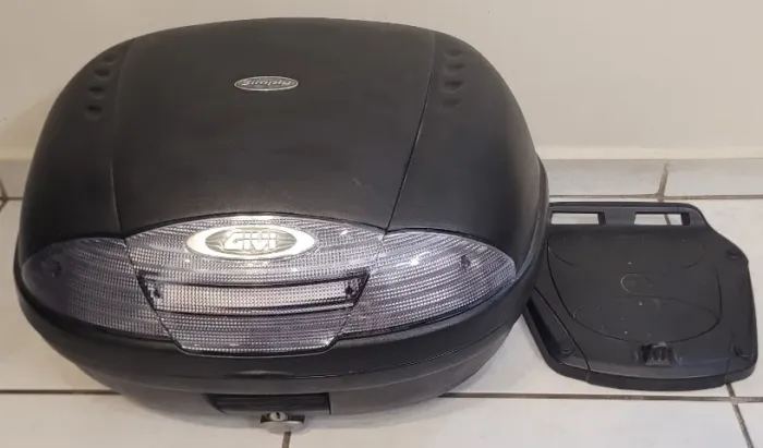 Bauleto Givi 45 Litros E450 Simply Preto + Baú com Base Completa e Chave Reserva