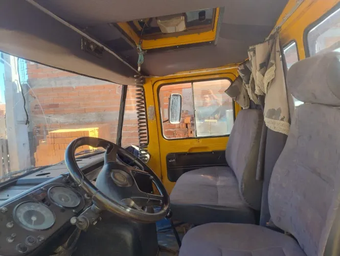Caminhão M.B/M.BENS L 608 D