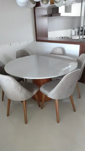 Mesa de jantar com 6 cadeiras