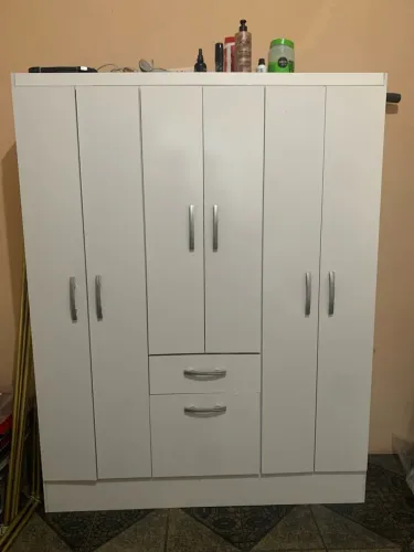 Guarda roupa 6 portas - ótimo estado 